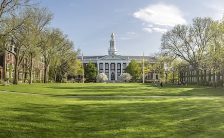 Universidad de Harvard ofrece clases y cursos gratis por cuarentena