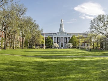 Universidad de Harvard ofrece clases y cursos gratis por cuarentena