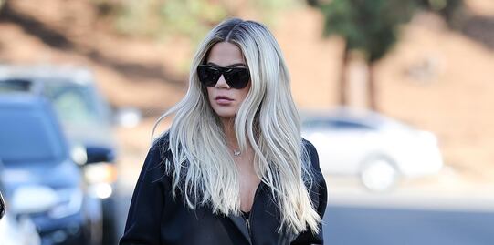 Khloé Kardashian arrasa con figura en leggings por California
