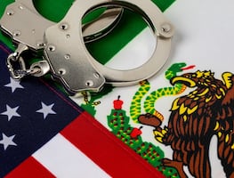 Razones por las que pueden deportarte de Estados Unidos aunque tengas Green Card