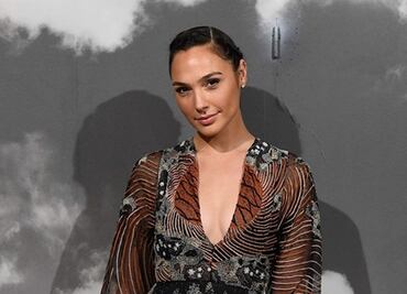 Gal Gadot irradia belleza al natural con jumpsuit en Los Ángeles