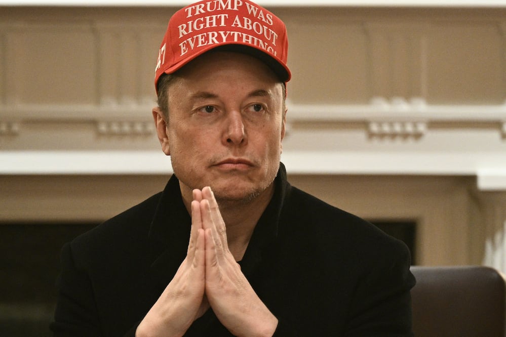 Elon Musk paga 2.5 millones de dólares a la madre de su supuesto hijo aunque todavía duda de su paternidad. Foto: AFP