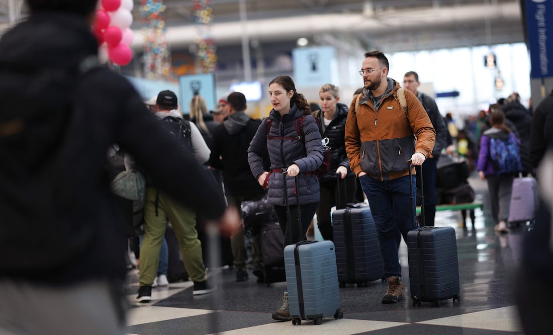 Pasajeros abarrotan los aeropuertos por  Thanksgiving   Scott Olson/Getty Images/AFP (Photo by SCOTT OLSON / GETTY IMAGES NORTH AMERICA / Getty Images via AFP)