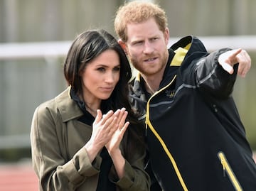 Harry y Meghan presumen a su hija Lili, de 6 meses, en postal navideña