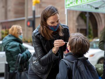 Niños expuestos a covid pueden ir a la escuela si se someten a prueba: CDC