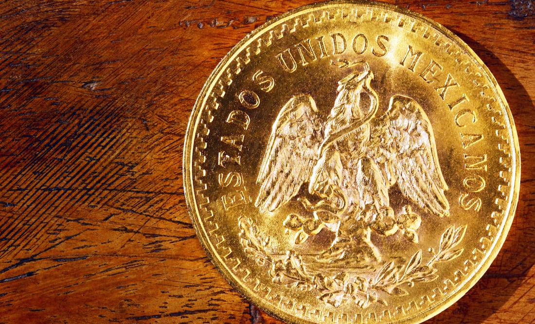 Piden hasta 100 mil pesos por centenario de oro mexicano de 50 pesos. Foto: iSTOCK-Manakin