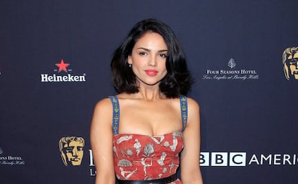 Eiza González luce atuendo braless en Beverly Hills