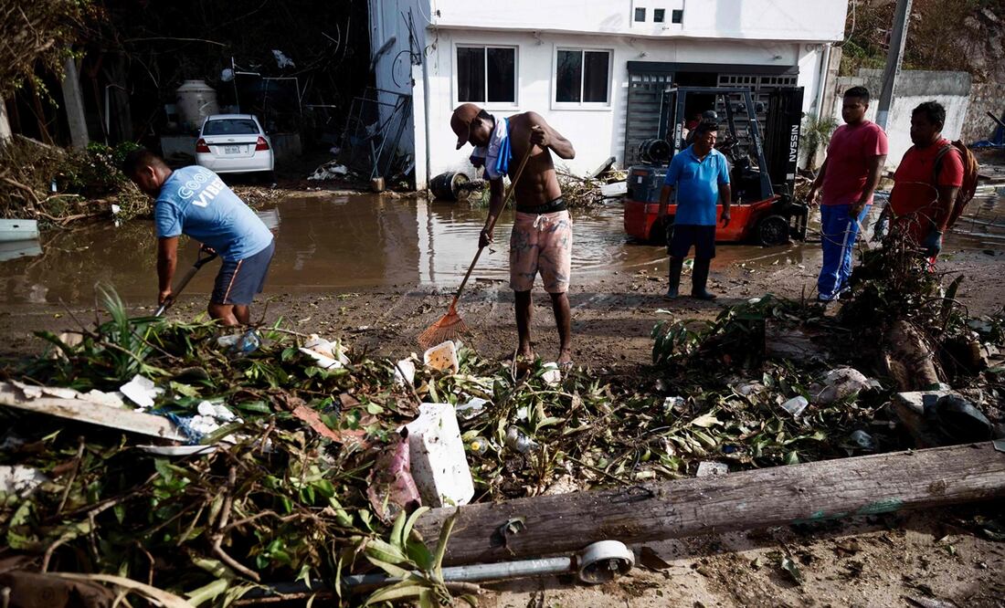 Migrantes en frontera sur quieren trabajar en la reconstrucción de Acapulco tras Otis. Foto: AFP