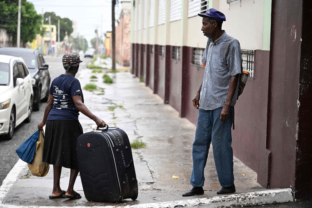 Jamaica en toque de queda por huracán Beryl; llaman a acudir a refugios. (Photo by Ricardo Makyn / AFP)