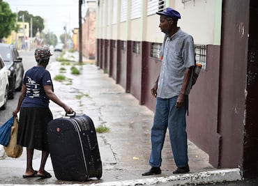 Jamaica en toque de queda por huracán Beryl; llaman a acudir a refugios