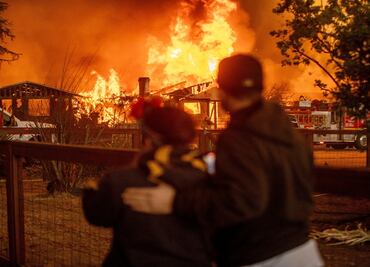 Aumenta a cinco el número de muertos por los incendios en Los Ángeles