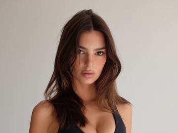 Emily Ratajkowski presume silueta con sesión en bikini negro