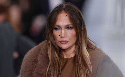 ¿Jennifer Lopez se pasó de diva en París? El momento con su guardaespaldas que desató críticas. VIDEO