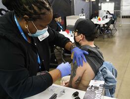 Morir de covid es 11 veces más probable en los no vacunados: CDC