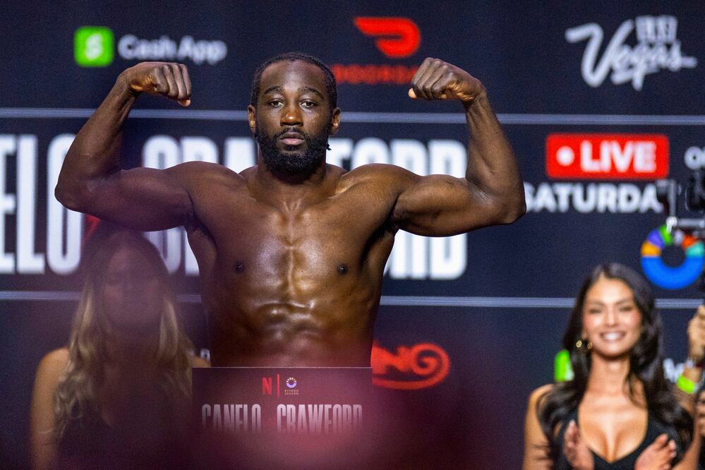 ¿Por qué la policía de Omaha detuvo a punto de pistola a Terence Crawford tras vencer al Canelo?. Foto: AP /L.E. Baskow
