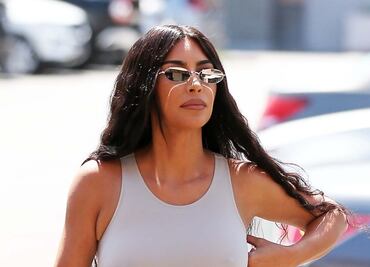 Kim Kardashian deslumbra con figura en catsuit blanco