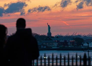 Inmigrantes en NY piden programa de desempleo para indocumentados