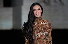 Demi Moore deja a todos boquiabiertos con vestido transparente en la gala de LACMA
