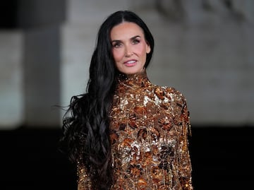 Demi Moore deja a todos boquiabiertos con vestido transparente en la gala de LACMA