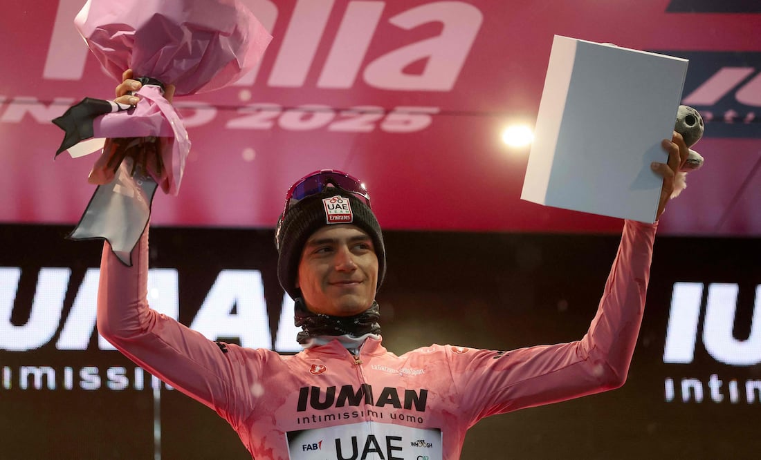 ¿Quién es Isaac del Toro, el mexicano que hace historia en el Giro de Italia?. (Photo by Luca Bettini / AFP)