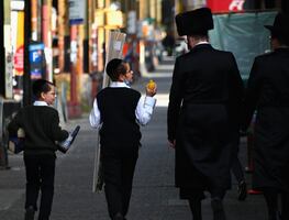 Nueva York multa con $15 mil dólares a multitudinaria boda judía ortodoxa