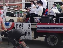 Al menos 5 muertos y 24 heridos en tiroteo durante desfile del 4 de julio