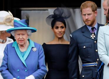 Reina Isabel, decepcionada por anuncio de Meghan y Harry