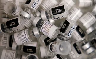 Florida ordena auditoría por más de mil vacunas estropeadas  