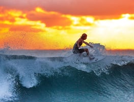 California sobre las olas: Experiencias únicas de surf en el 'Estado Dorado'