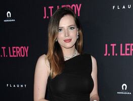 Bella Thorne ‘impacta’ con lencería negra entre la nieve