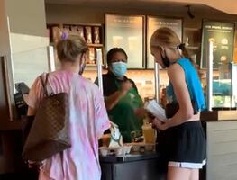 Mujer ‘estalla’ contra barista que le pidió usar cubrebocas