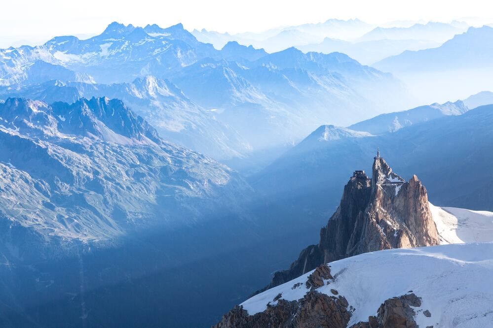 Al menos dos personas murieron este jueves en una avalancha en la montaña del Mont Blanc. Foto iStock/ Taras Khimchak