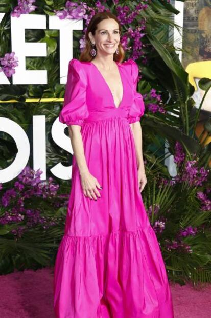Julia Roberts deslumbra con escotado vestido en Los Ángeles a los 54 años 
