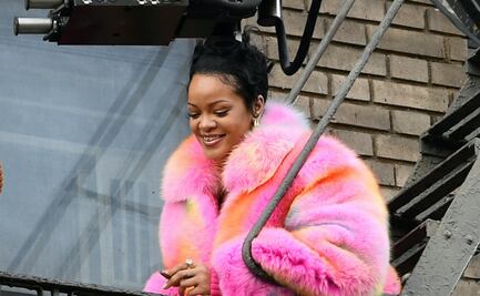 Captan a Rihanna grabando nuevo video musical en NY con crop top y minishort