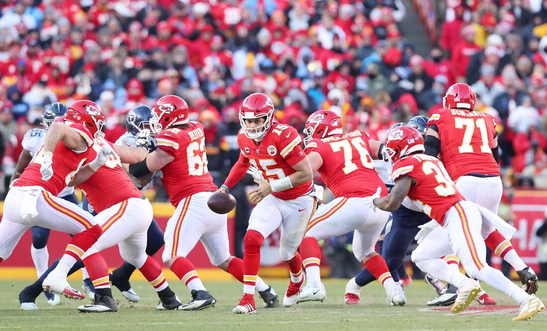 Jugador mexicoamericano, Matt Araiza, firma con los Kansas City Chiefs de la NFL. Foto: AFP