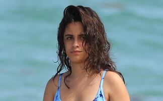 El bikini con el que Camila Cabello presumió su silueta curvilínea en playas de Miami