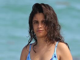 El bikini con el que Camila Cabello presumió su silueta curvilínea en playas de Miami