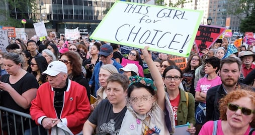 Misuri se une a la ola antiaborto al prohibirlo después de la octava semana