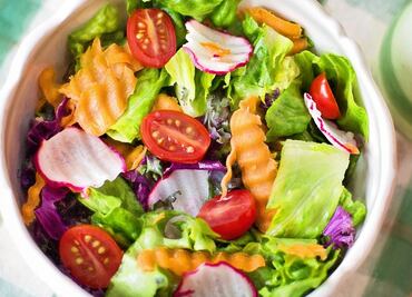 Advierten riesgo de E. Coli por empaques de ensalada