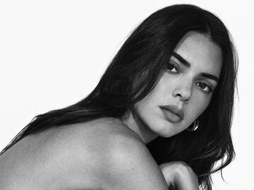 Kendall Jenner se quita la blusa y posa topless en una sesión fotográfica