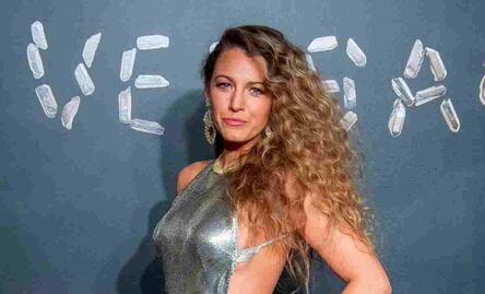 Blake Lively muestra su lado más sensual con bikini rojo en Instagram