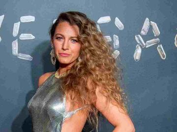 Blake Lively impone tendencia con conjunto ‘denim’ previo al estreno de su película ‘It Ends With Us’