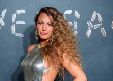 Blake Lively muestra su lado más sensual con bikini rojo en Instagram