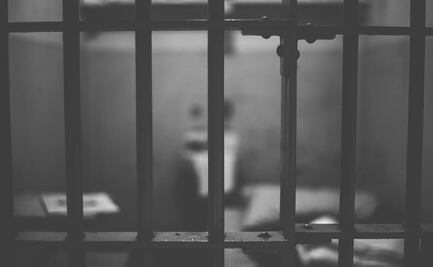 Reclusas denuncian violación en EU luego de que guardia vendiera la llave de su celda