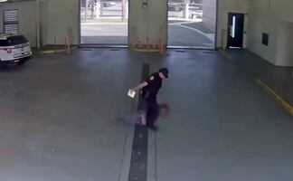 Despiden a policía por arrastrar a detenida hasta cárcel en Florida