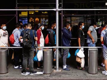 Nueva York limita la estancia de familias inmigrantes en albergues. Lo que se sabe