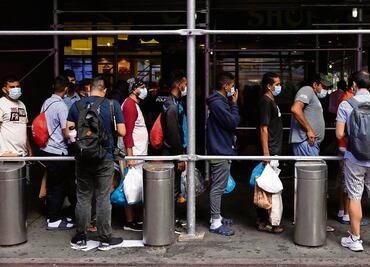 Nueva York limita la estancia de familias inmigrantes en albergues. Lo que se sabe