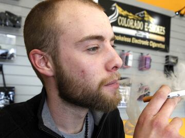 México prohíbe uso de vapeadores y cigarros electrónicos