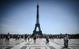 Covid-19. París analiza elevar alerta a nivel máximo