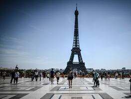 Covid-19. París analiza elevar alerta a nivel máximo